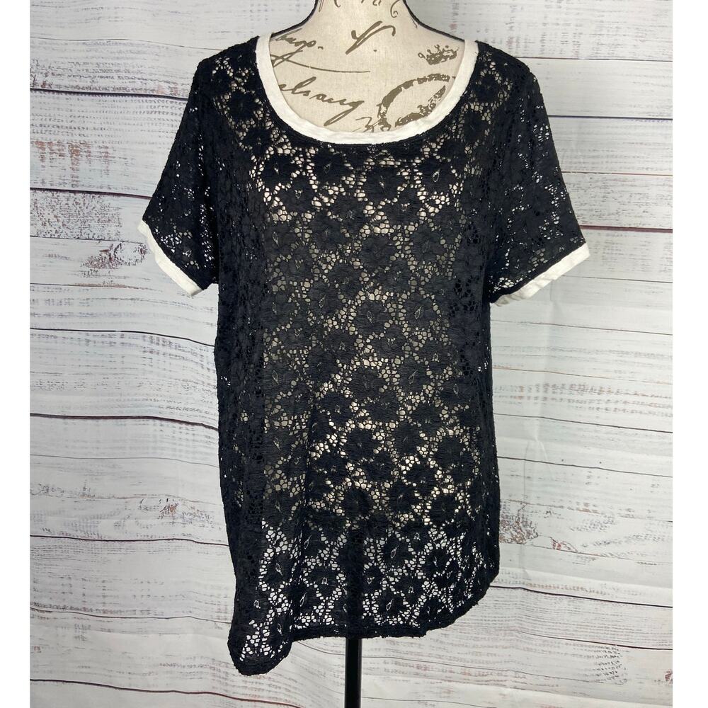 Torrid 1 Lace Top Womens 1X Black White Trim Short Sleeves Crew Neck Stretch
